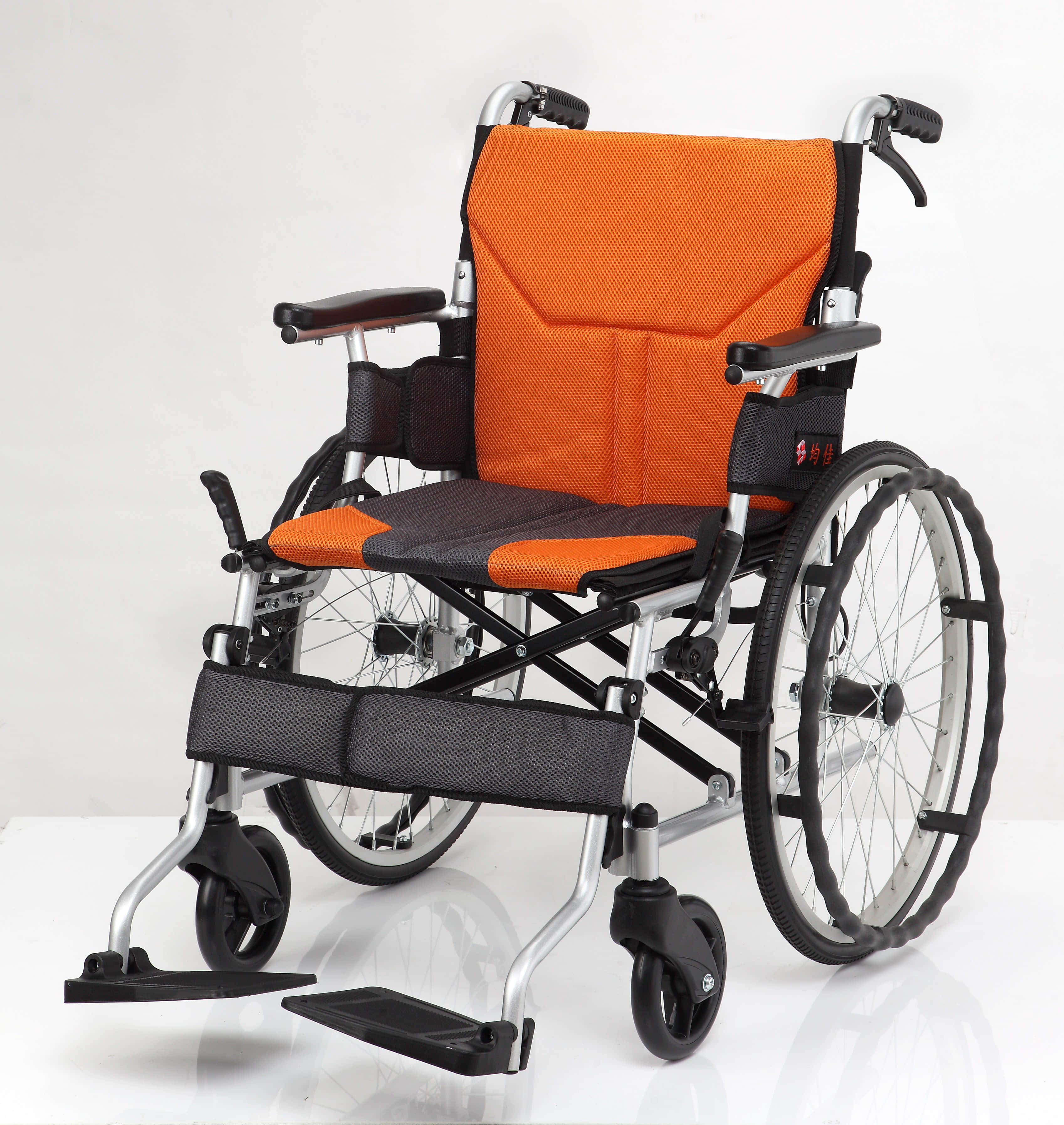 JW-330 鋁合金掀腳輪椅..輕巧型